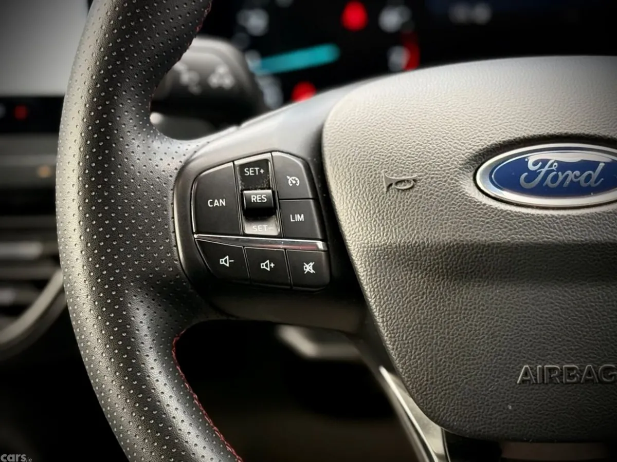 Ford Focus Hatchback, Petrol, 2024, White