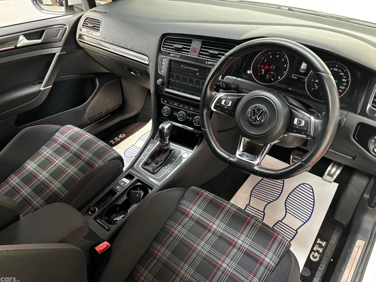 Volkswagen Golf Hatchback, Petrol, 2014, White