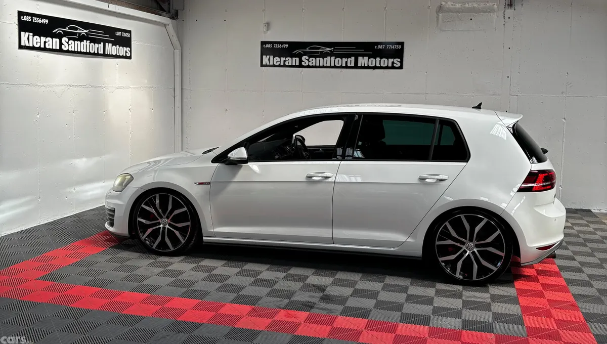 Volkswagen Golf Hatchback, Petrol, 2014, White