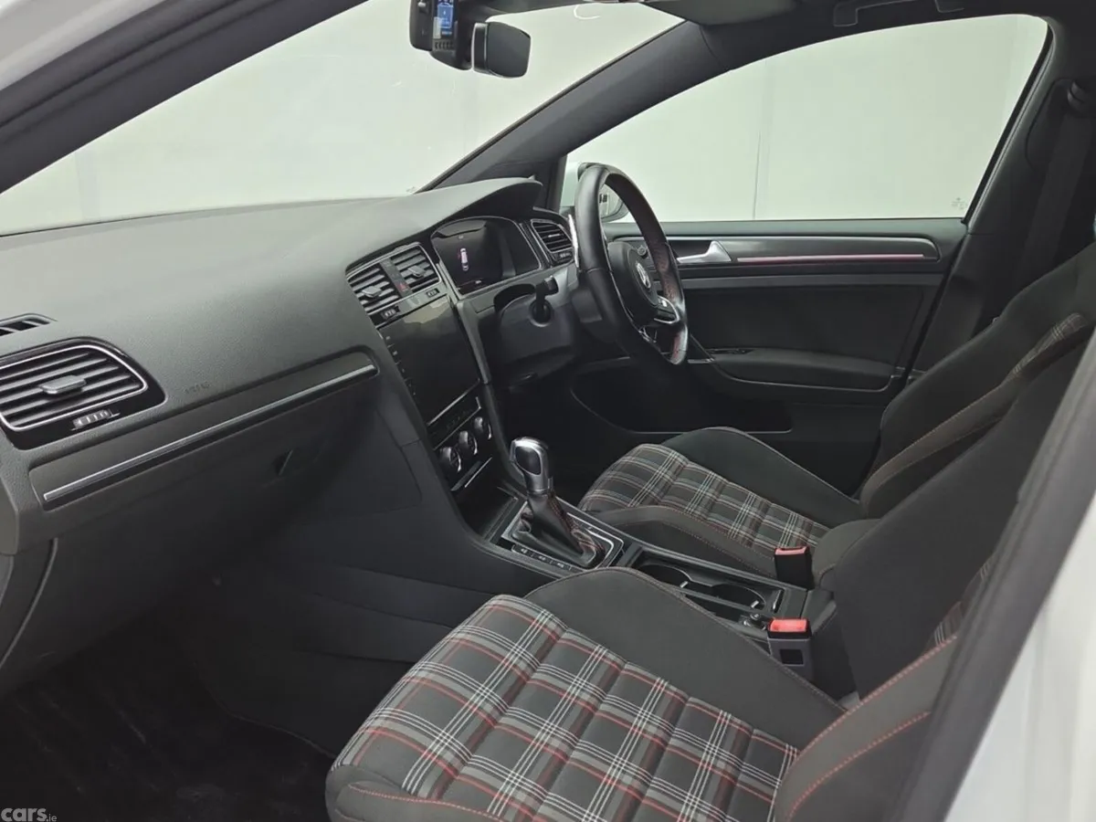 Volkswagen Golf Hatchback, Petrol, 2018, White