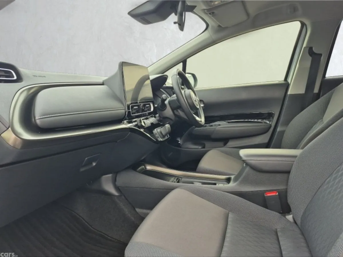 Toyota Aqua Hatchback, Petrol Hybrid, 2022, Silver