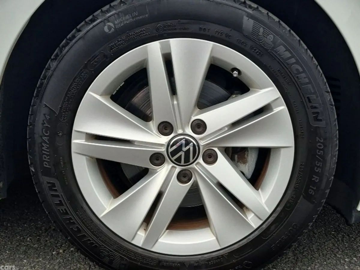 Volkswagen Golf Hatchback, Petrol, 2021, White