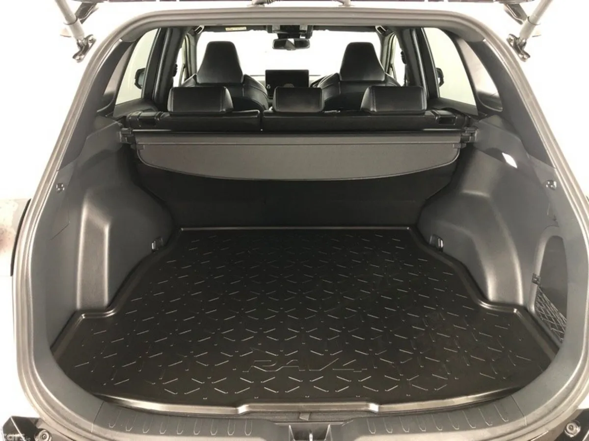 Toyota RAV4 SUV, Petrol Hybrid, 2024, White