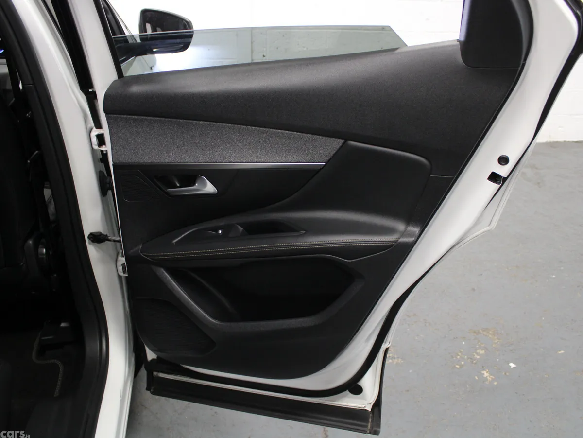 Peugeot 3008 Hatchback, Diesel, 2019, White
