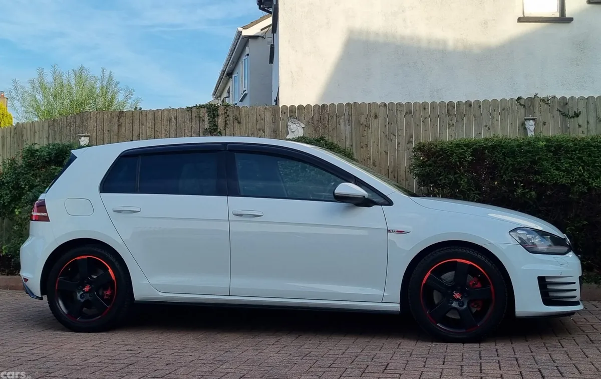 Volkswagen Golf Hatchback, Petrol, 2014, White
