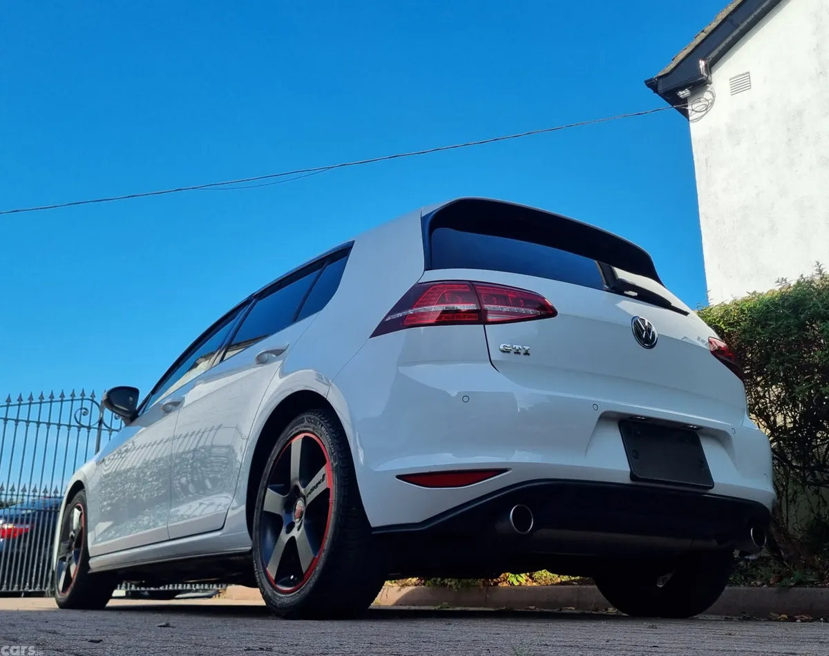 Volkswagen Golf Hatchback, Petrol, 2014, White