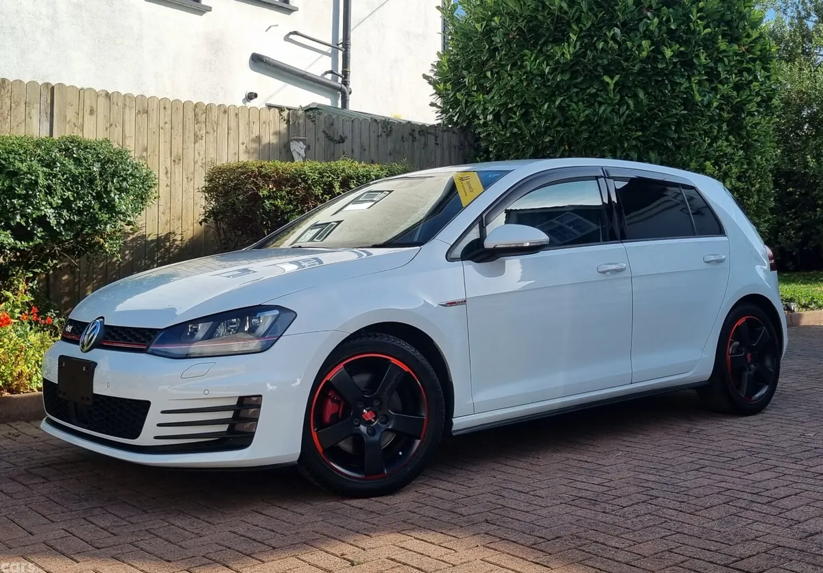 Volkswagen Golf Hatchback, Petrol, 2014, White
