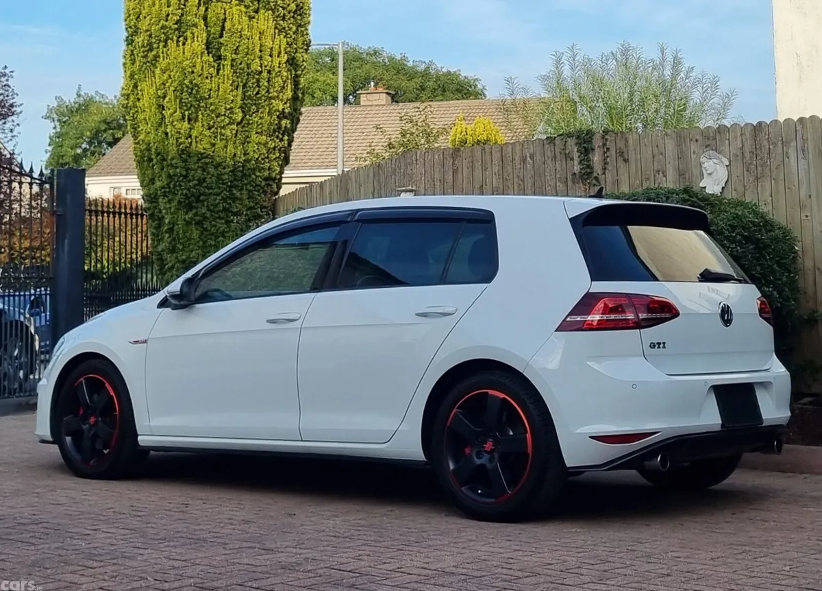 Volkswagen Golf Hatchback, Petrol, 2014, White