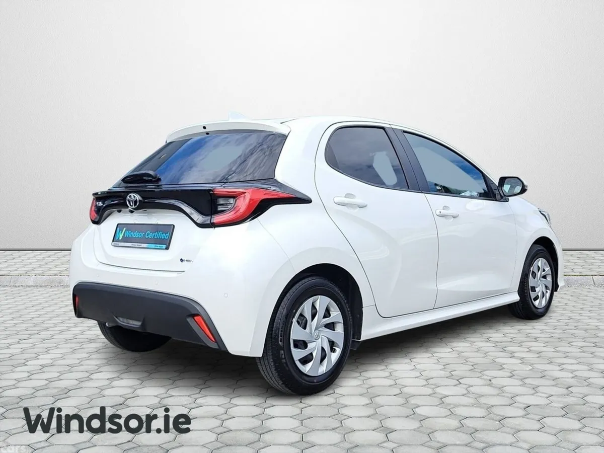 Toyota Yaris Hatchback, Petrol Hybrid, 2024, White