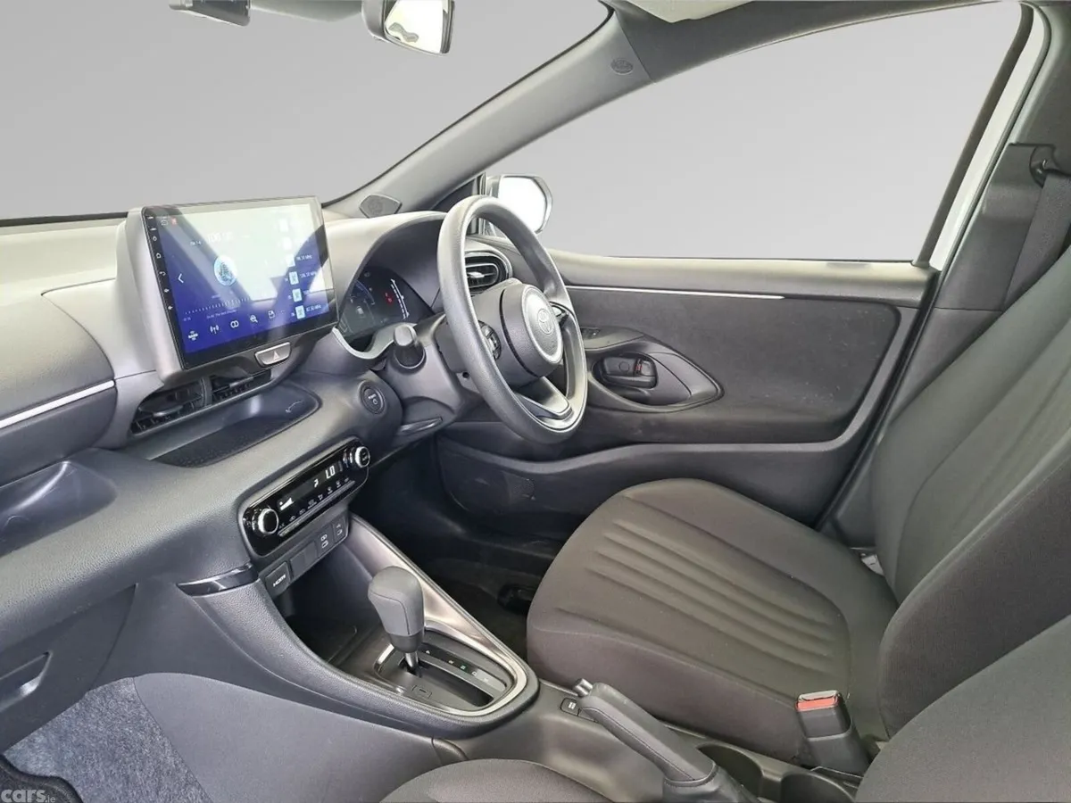 Toyota Yaris Hatchback, Petrol Hybrid, 2024, White