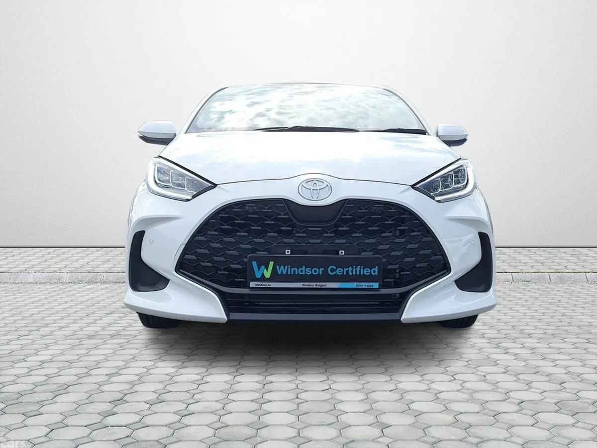 Toyota Yaris Hatchback, Petrol Hybrid, 2024, White