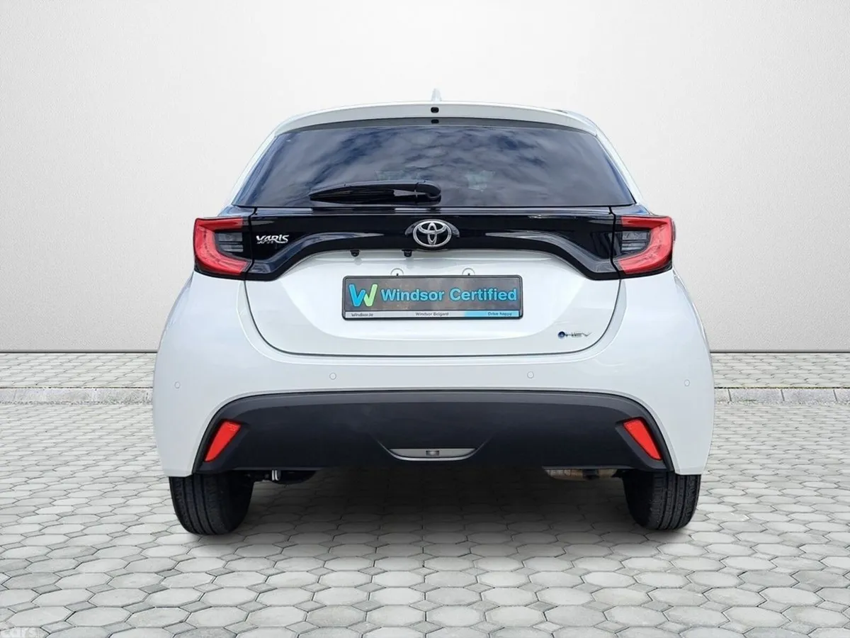 Toyota Yaris Hatchback, Petrol Hybrid, 2024, White