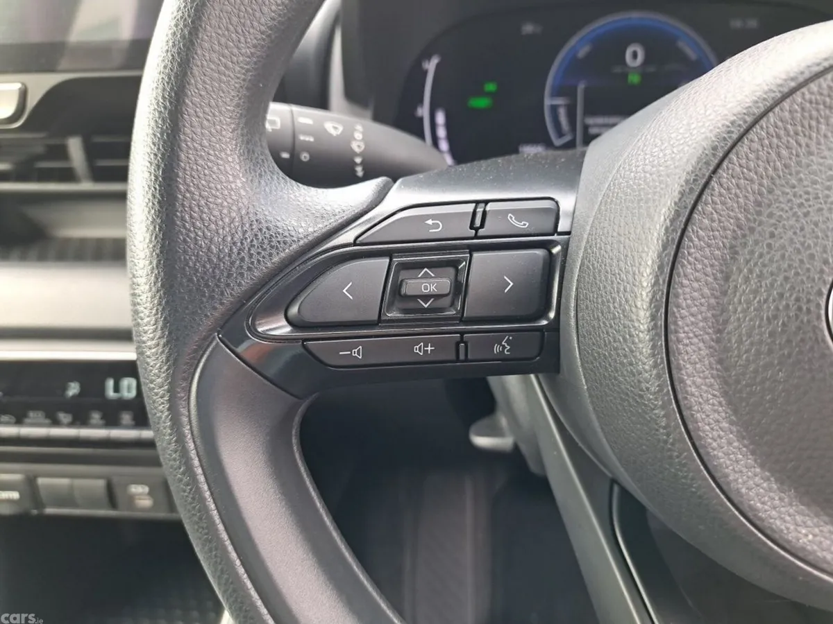 Toyota Yaris Hatchback, Petrol Hybrid, 2024, White