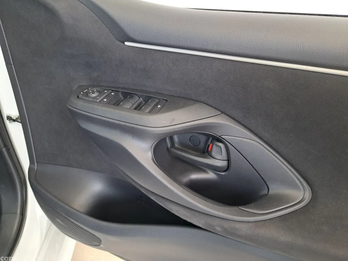 Toyota Yaris Hatchback, Petrol Hybrid, 2024, White