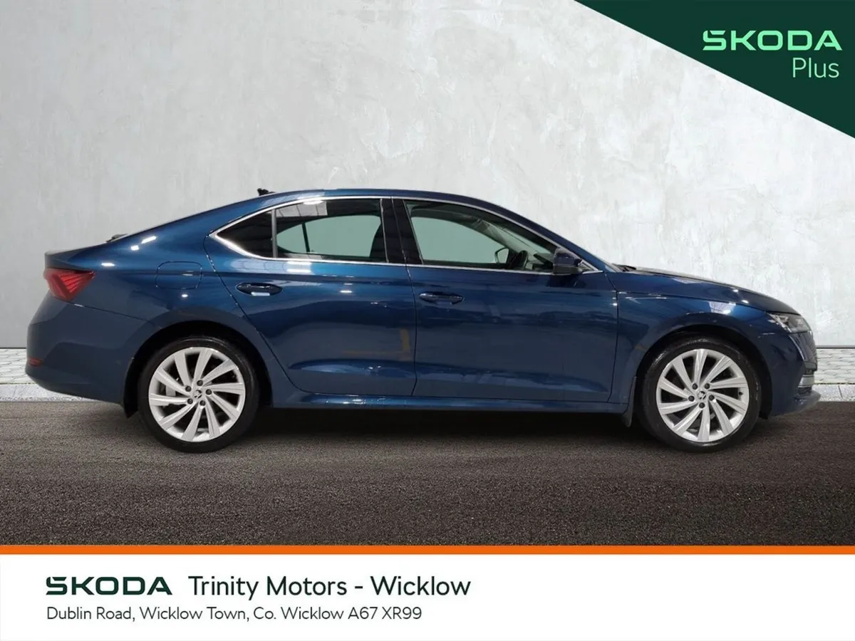 Skoda Octavia Saloon, Diesel, 2024, Blue