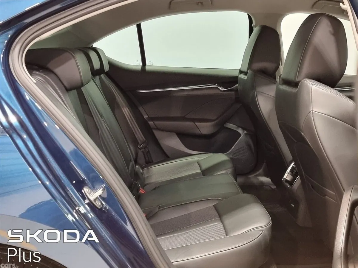 Skoda Octavia Saloon, Diesel, 2024, Blue