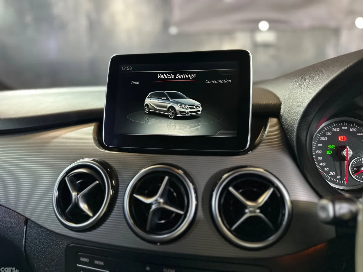 Mercedes-Benz B-Class MPV, Petrol, 2015, White