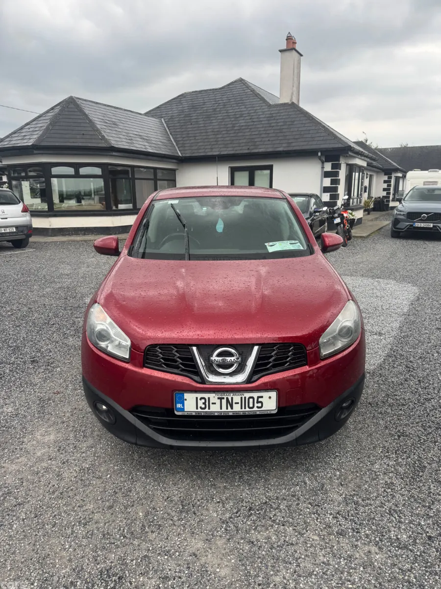Nissan Qashqai Hatchback, Diesel, 2013, Red