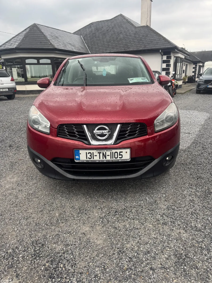 Nissan Qashqai Hatchback, Diesel, 2013, Red
