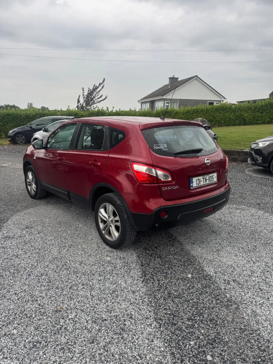 Nissan Qashqai Hatchback, Diesel, 2013, Red