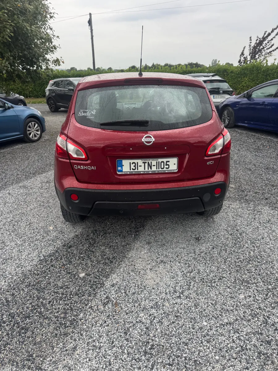 Nissan Qashqai Hatchback, Diesel, 2013, Red