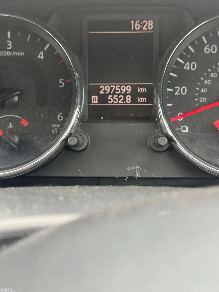 Nissan Qashqai Hatchback, Diesel, 2013, Red