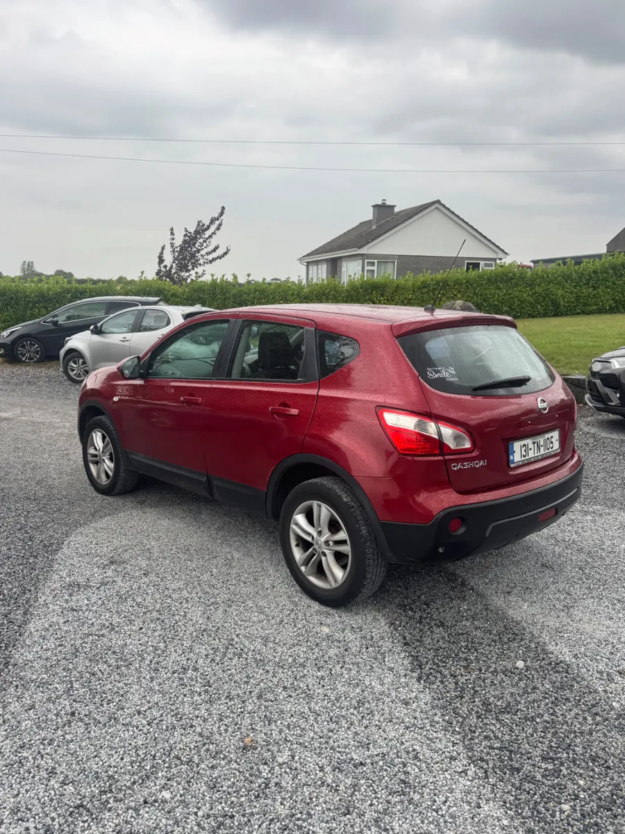 Nissan Qashqai Hatchback, Diesel, 2013, Red