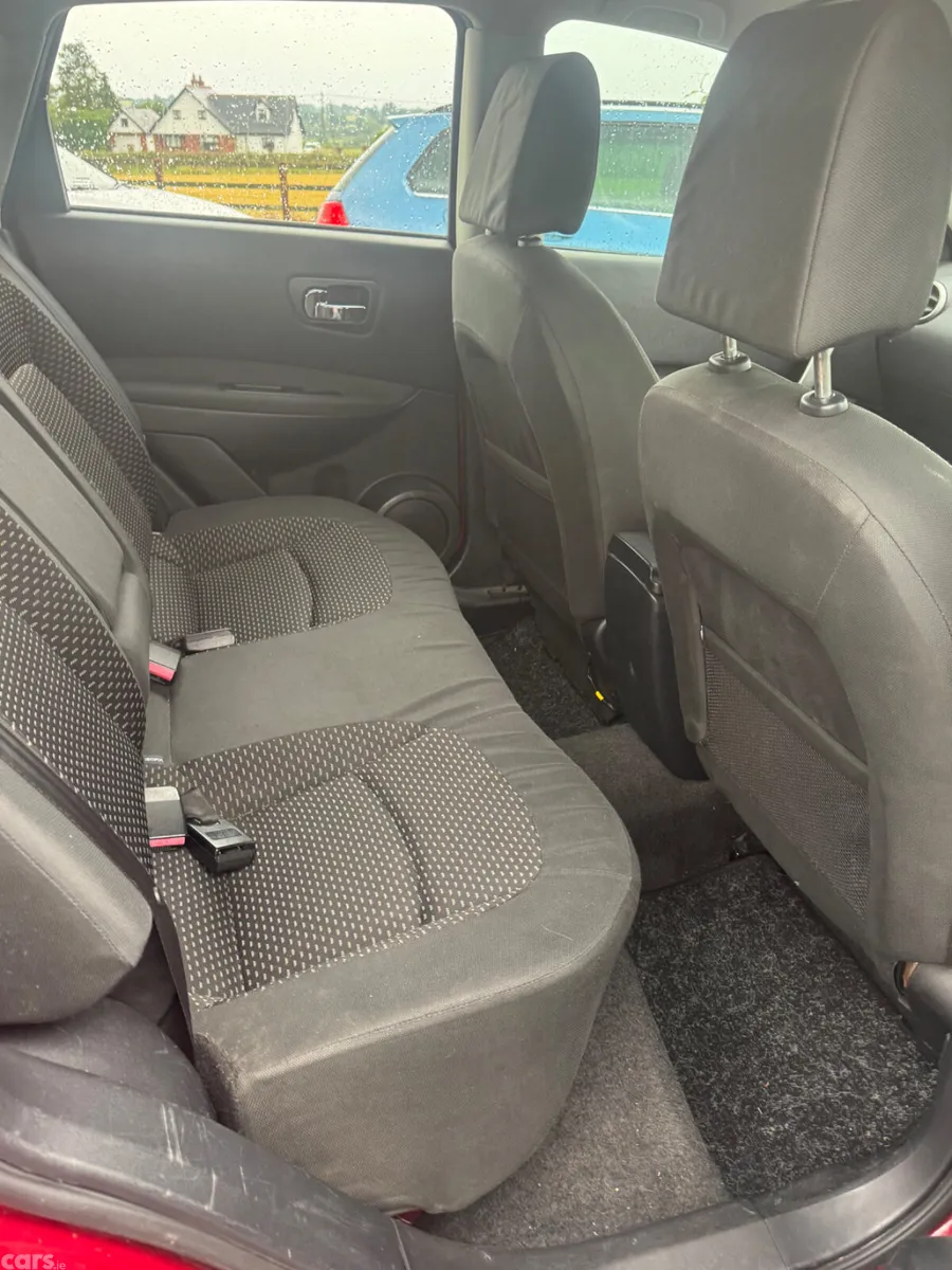 Nissan Qashqai Hatchback, Diesel, 2013, Red