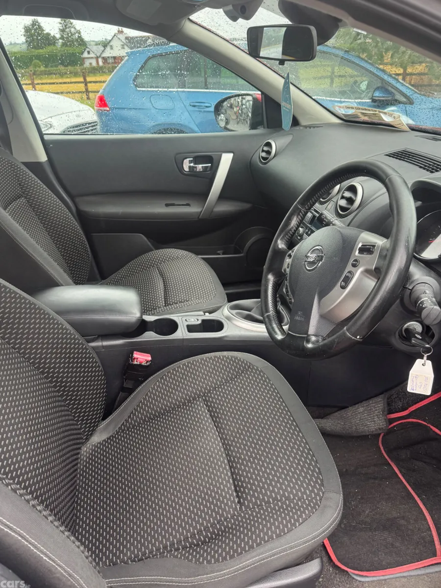 Nissan Qashqai Hatchback, Diesel, 2013, Red
