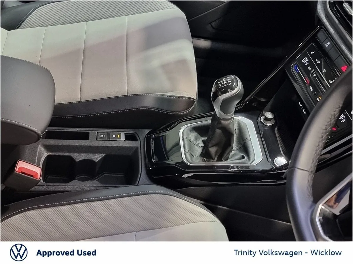 Volkswagen T-Roc SUV, Petrol, 2024, Blue