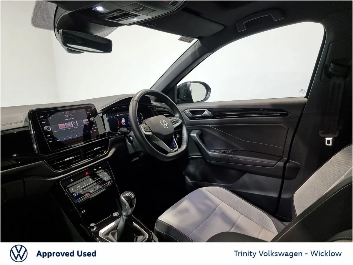 Volkswagen T-Roc SUV, Petrol, 2024, Blue