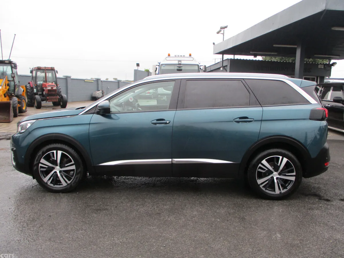 Peugeot 5008 MPV, Petrol, 2019, Green