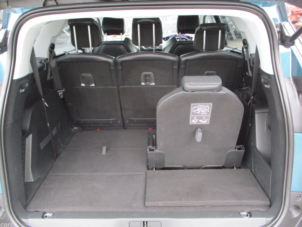Peugeot 5008 MPV, Petrol, 2019, Green