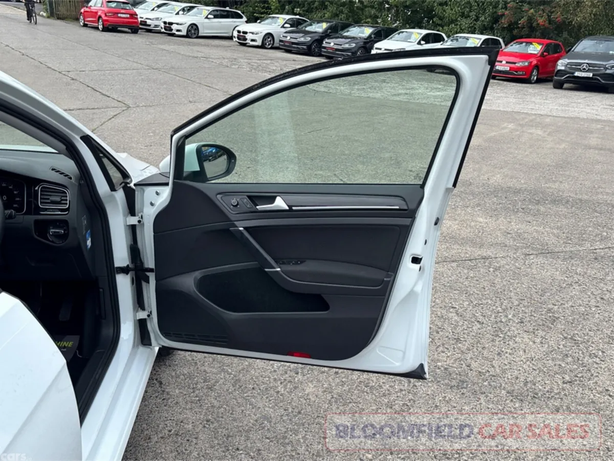 Volkswagen Golf Hatchback, Petrol, 2019, White