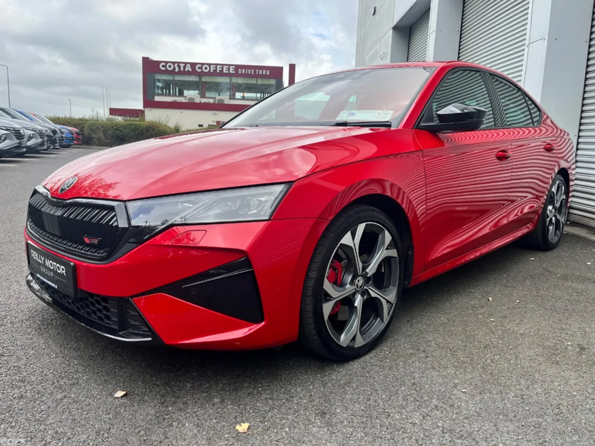 Skoda Octavia Hatchback, Petrol, 2025, Red