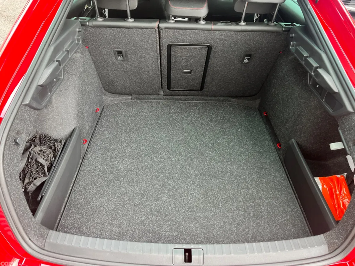 Skoda Octavia Hatchback, Petrol, 2025, Red