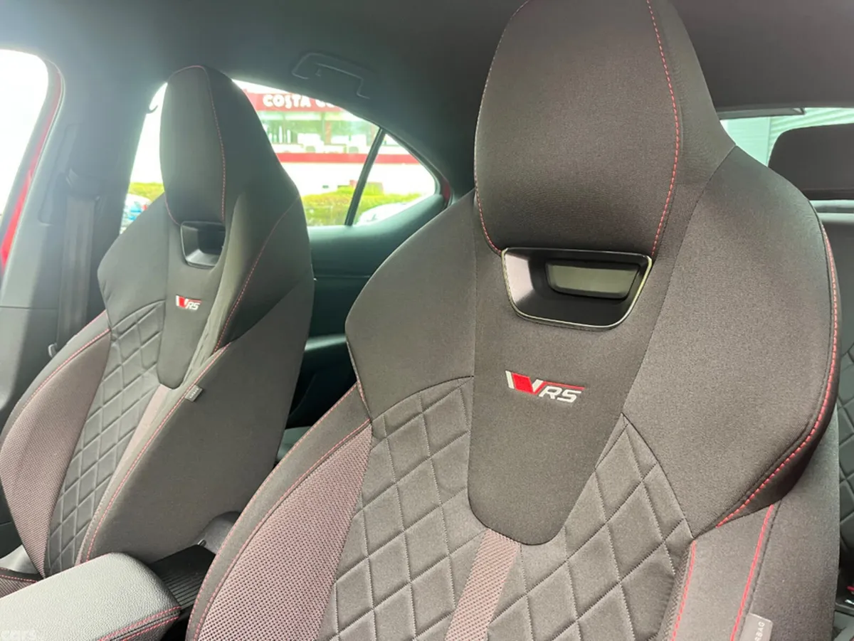 Skoda Octavia Hatchback, Petrol, 2025, Red