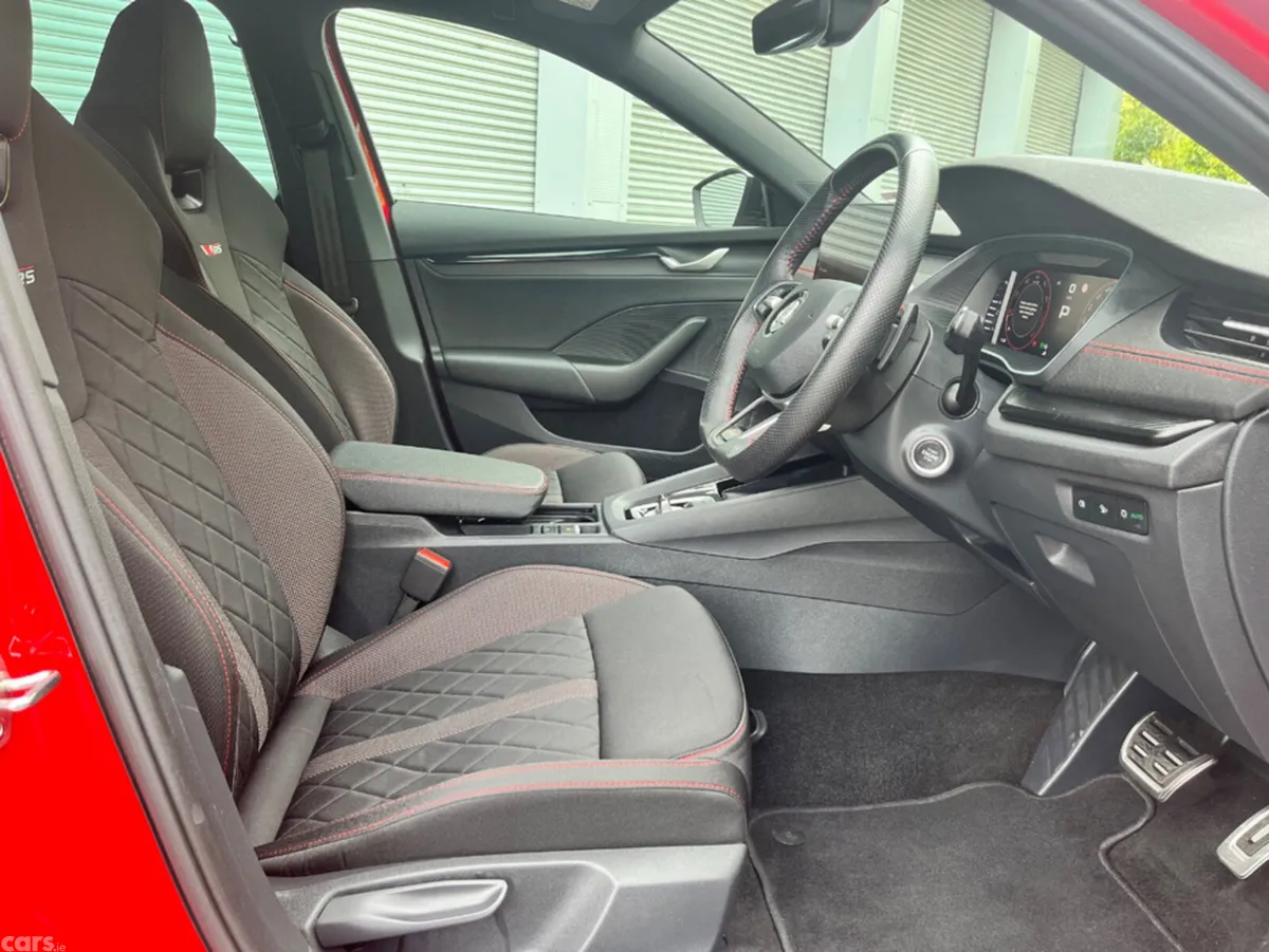 Skoda Octavia Hatchback, Petrol, 2025, Red