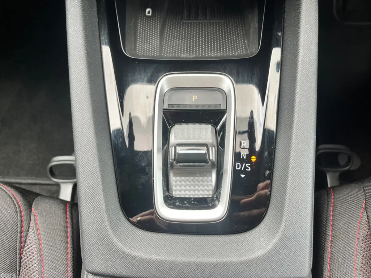Skoda Octavia Hatchback, Petrol, 2025, Red