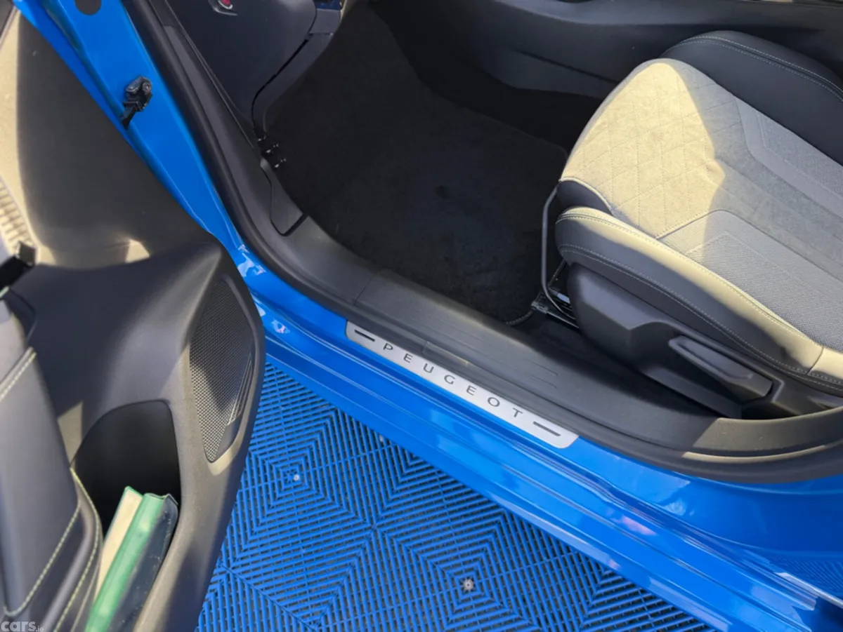 Peugeot 208 Hatchback, Petrol, 2021, Blue