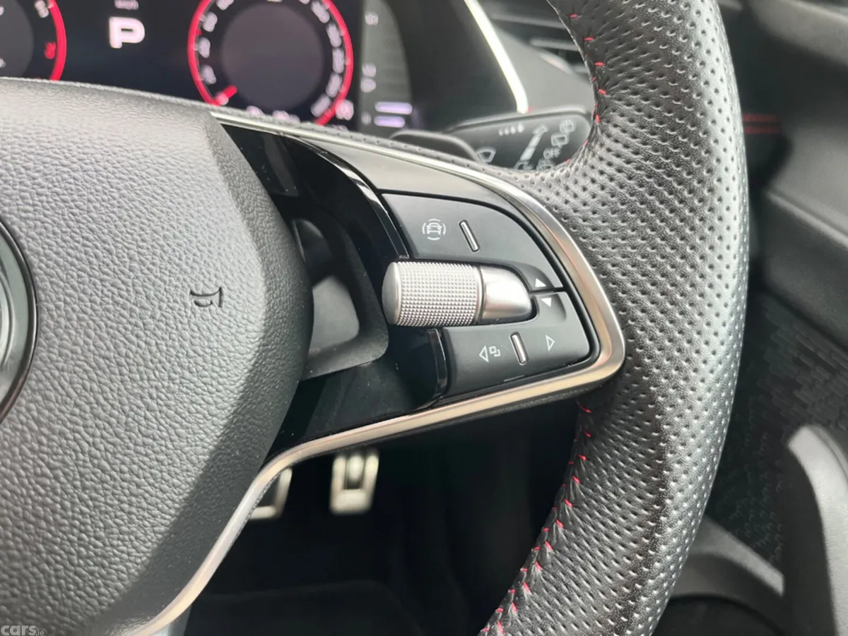 Skoda Octavia Hatchback, Petrol, 2025, Red