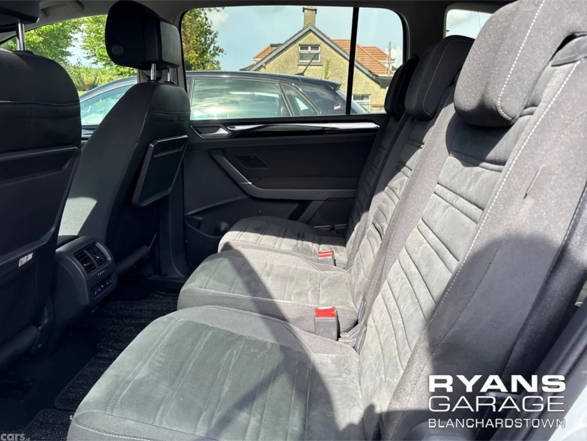 Volkswagen Touran MPV, Petrol, 2018, White