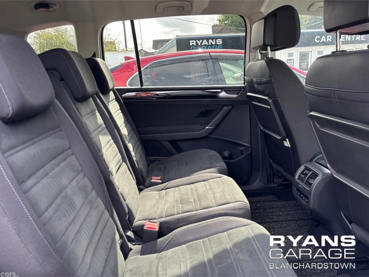 Volkswagen Touran MPV, Petrol, 2018, White