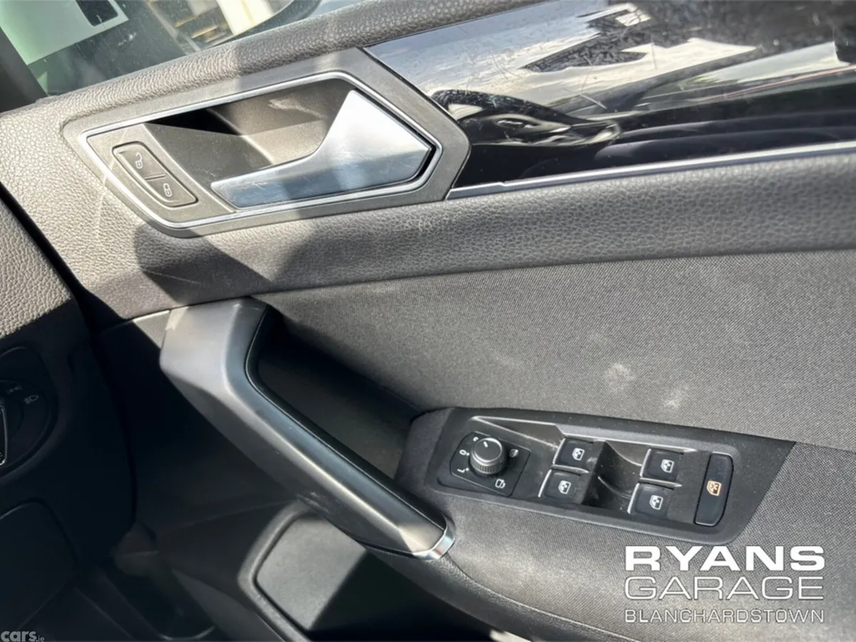Volkswagen Touran MPV, Petrol, 2018, White