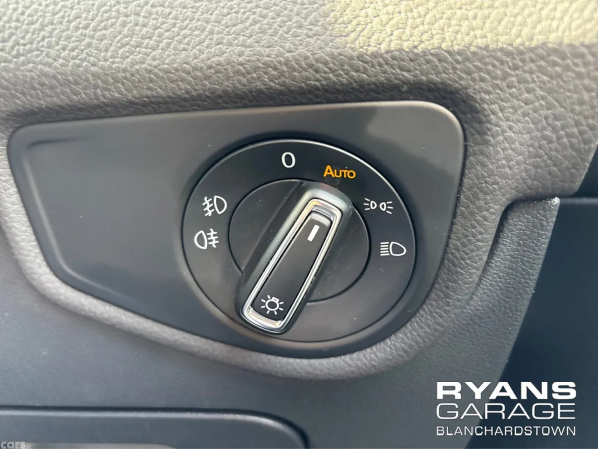 Volkswagen Touran MPV, Petrol, 2018, White