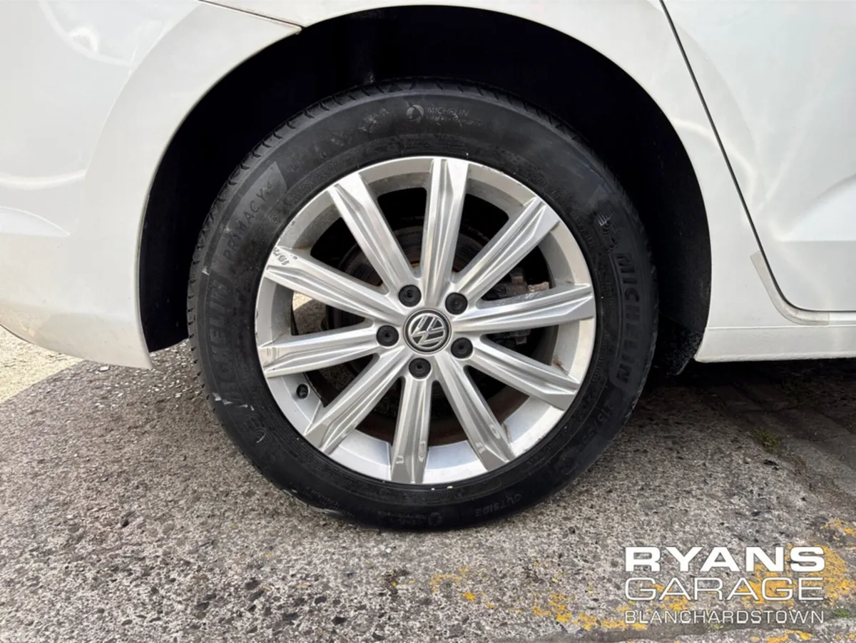 Volkswagen Touran MPV, Petrol, 2018, White