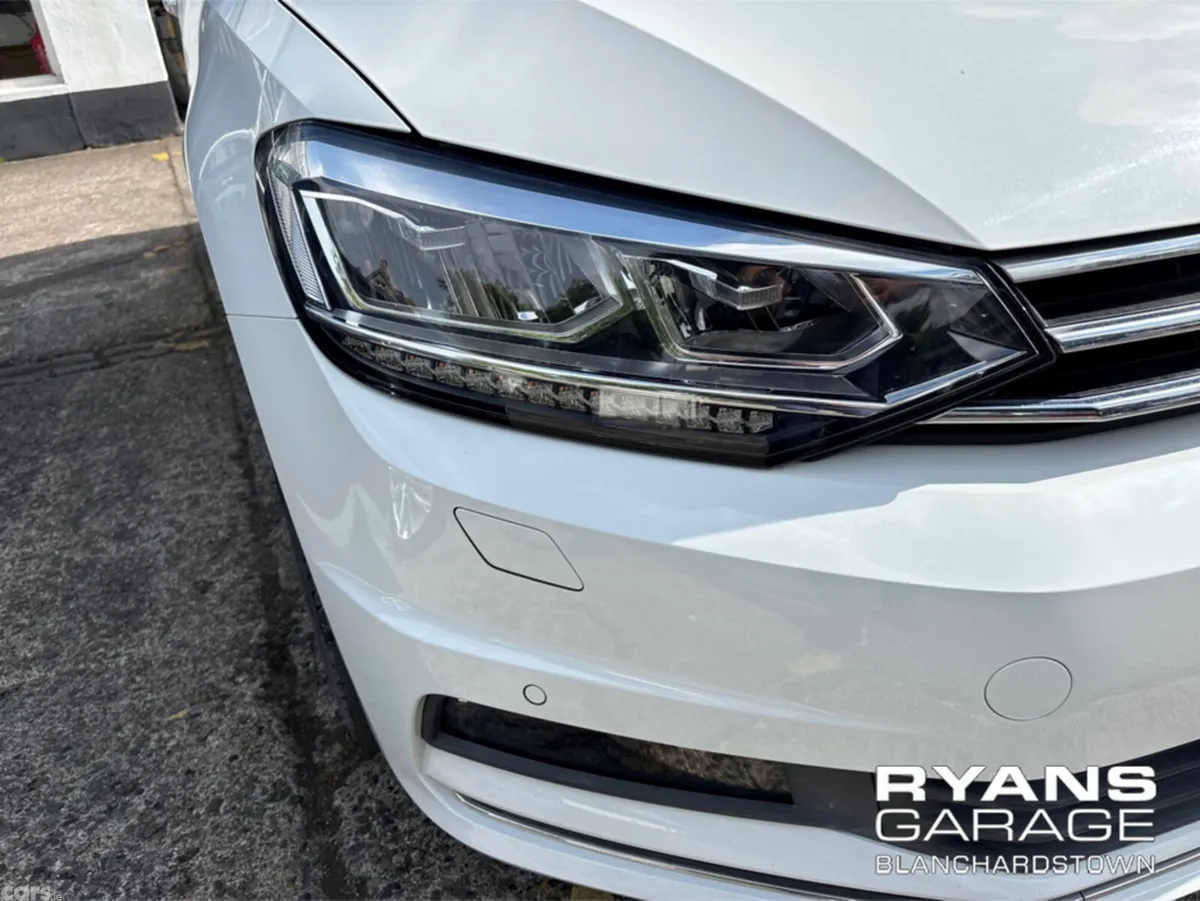 Volkswagen Touran MPV, Petrol, 2018, White