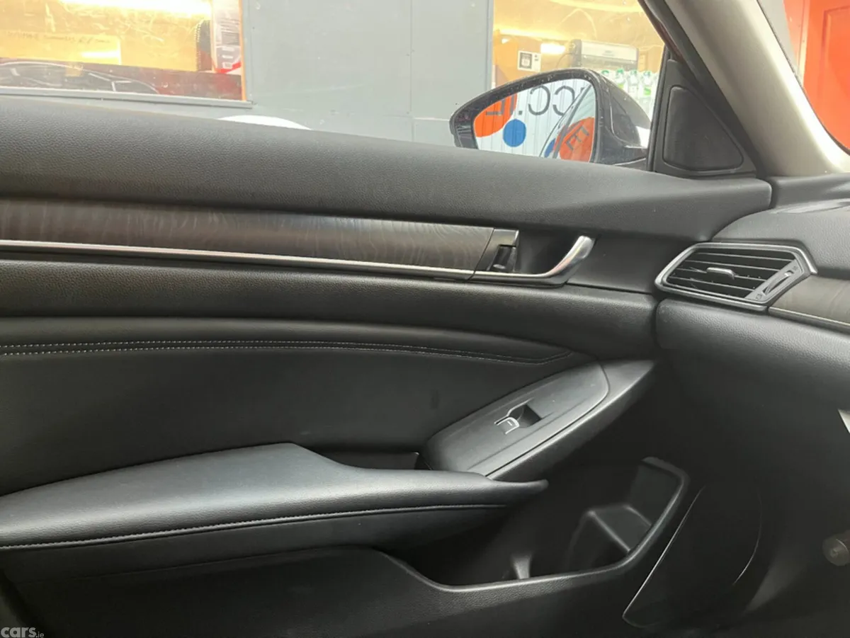 Honda Accord Saloon, Petrol Hybrid, 2020, Red