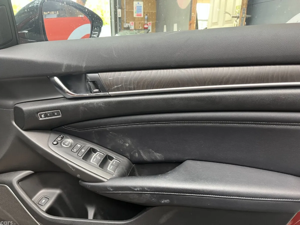 Honda Accord Saloon, Petrol Hybrid, 2020, Red
