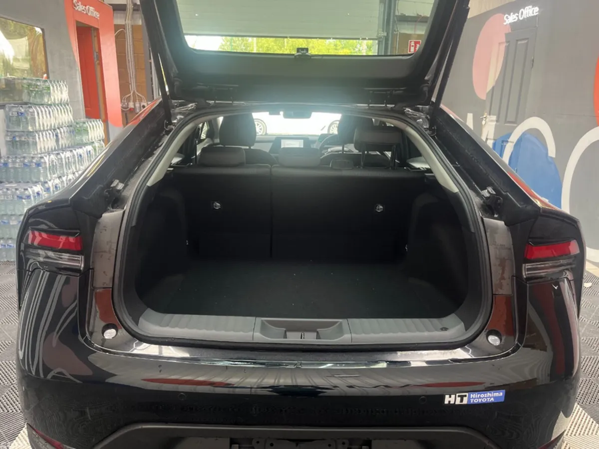 Toyota Prius Saloon, Petrol Hybrid, 2025, Black